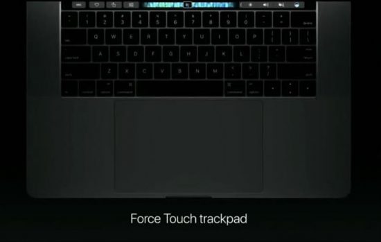 全新 MacBook Pro 触摸板，比上代大一倍