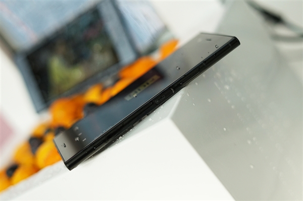 索尼Xperia XZ1图赏：环绕式无缝金属设计