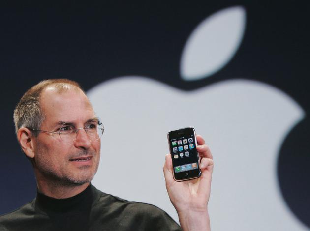 乔布斯和他的iPhone开启智能手机的新时代