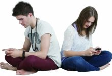 每天看手机十几小时，20岁小伙颈椎退化像60岁老人-玩机族